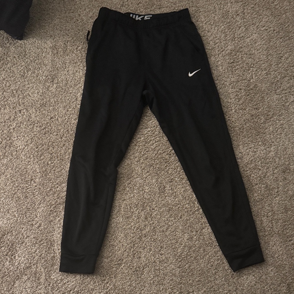 Men’s nike cuffed sweat pants with zipper
